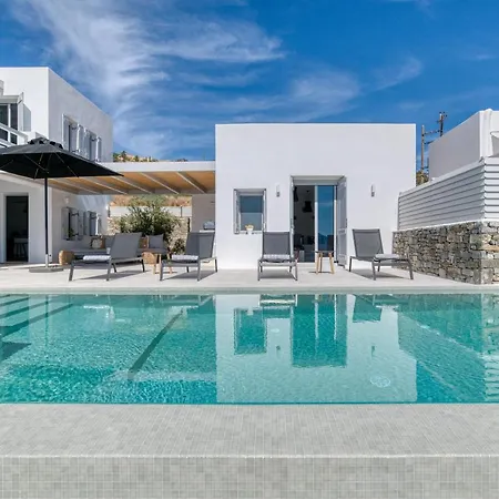 Yαlάzιοs - Jacuzzi & Gym Villa Isterni (Paros)