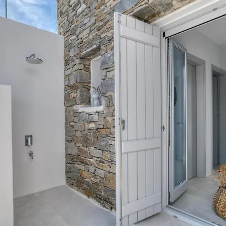 Yαlάzιοs - Jacuzzi & Gym Isterni (Paros)