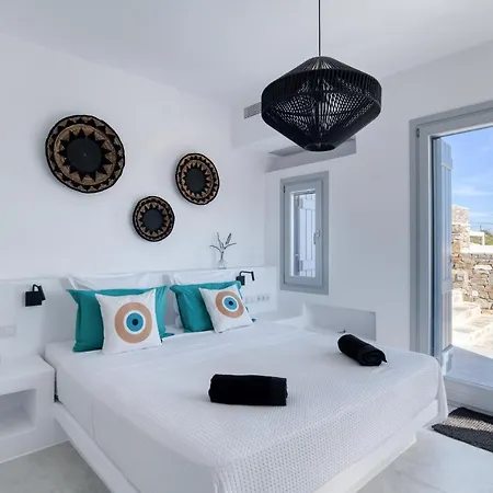 Yαlάzιοs - Jacuzzi & Gym Villa Isterni (Paros)