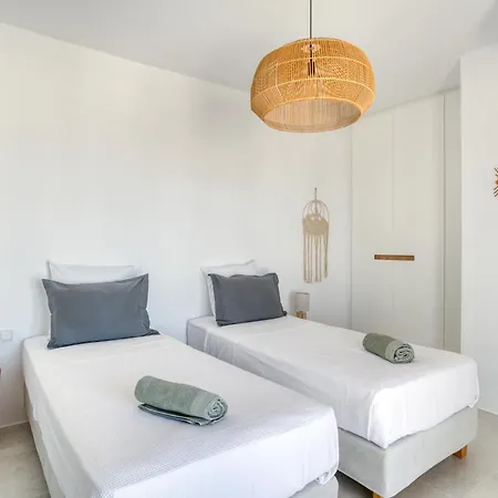 Yαlάzιοs - Jacuzzi & Gym Villa Isterni (Paros)