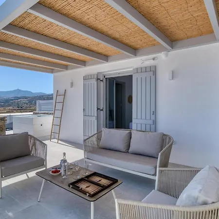 Yαlάzιοs - Jacuzzi & Gym Villa Isterni (Paros)