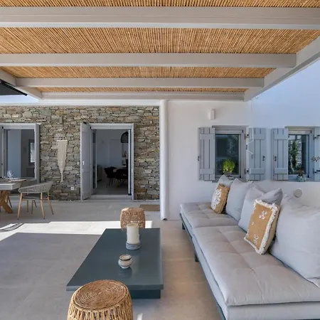 Yαlάzιοs - Jacuzzi & Gym Villa Isterni (Paros)