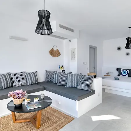 Yαlάzιοs - Jacuzzi & Gym Isterni (Paros)